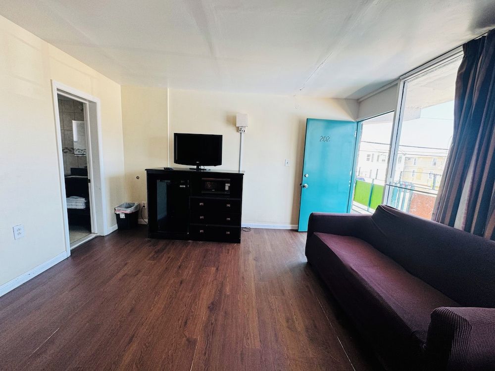 Skyview Manor Motel Room 17