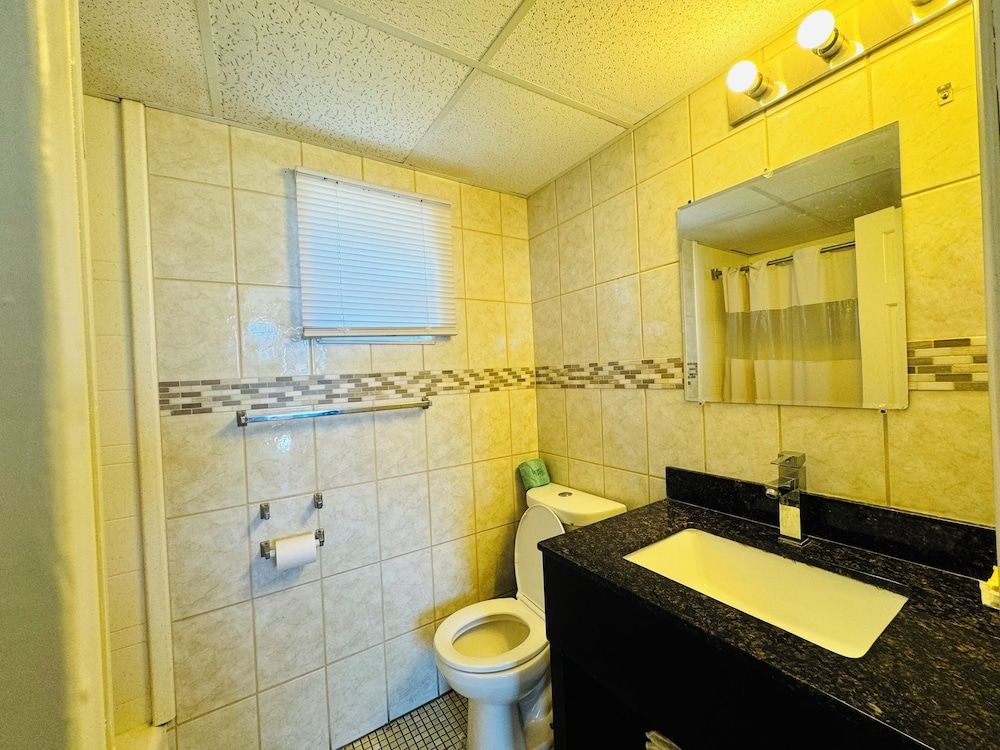 Skyview Manor Motel Room 11