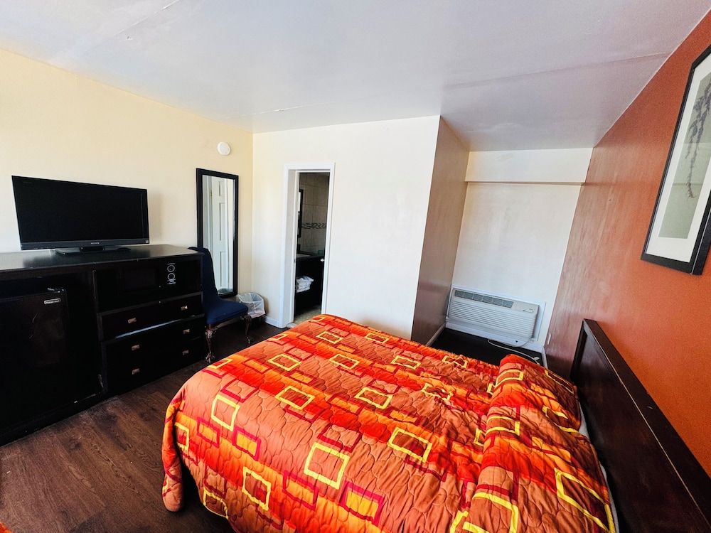 Skyview Manor Motel Standard room 4