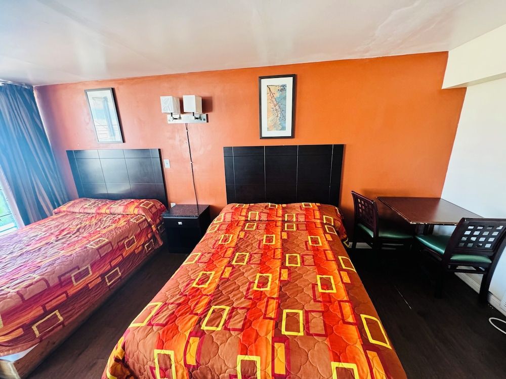 Skyview Manor Motel Room 9