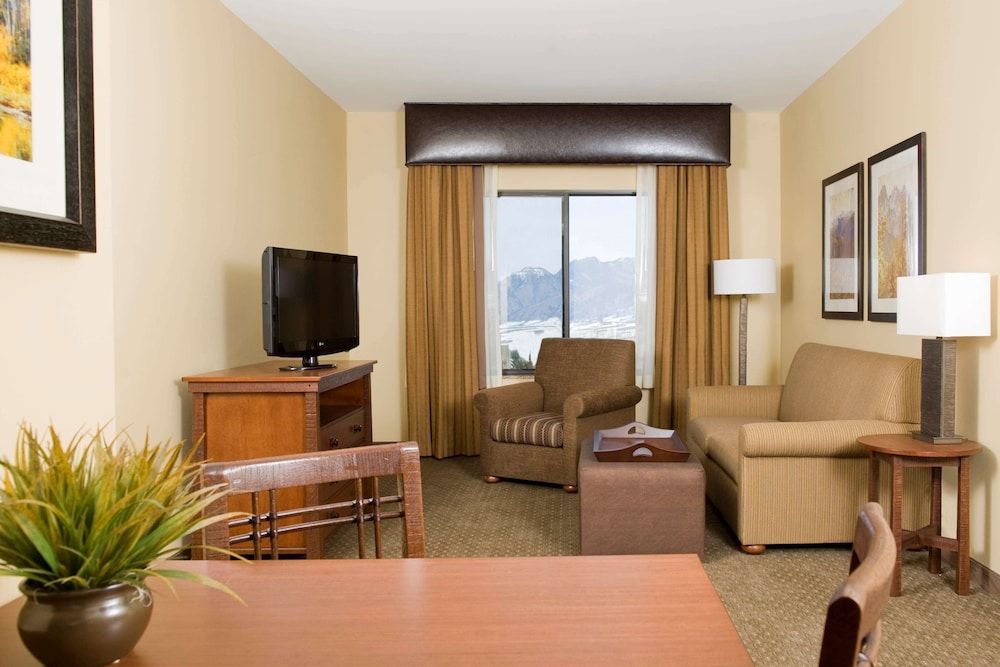 Suite, 1 King Bed, Accessible, Bathtub