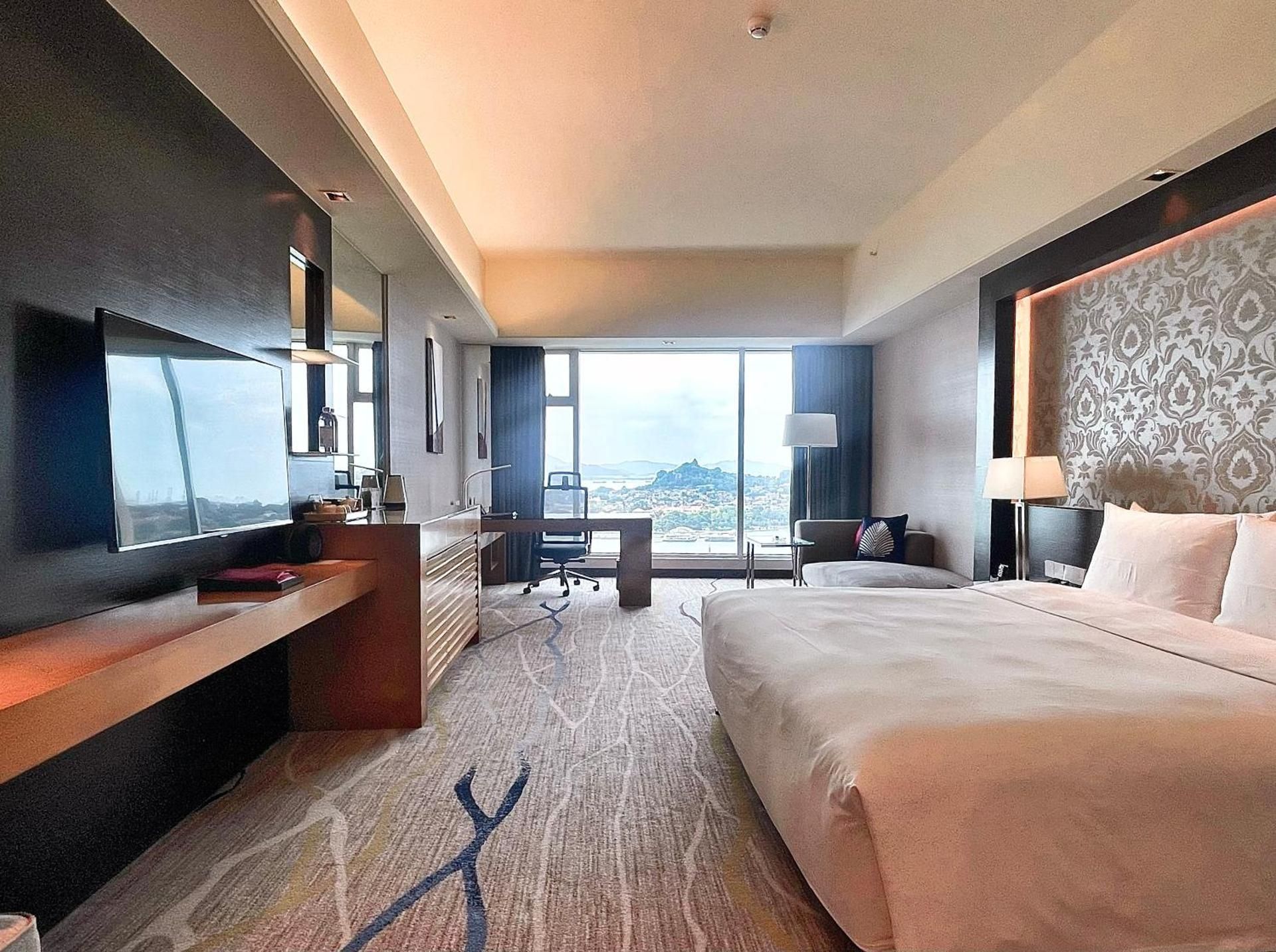 Premium Sea View Room with King Bed