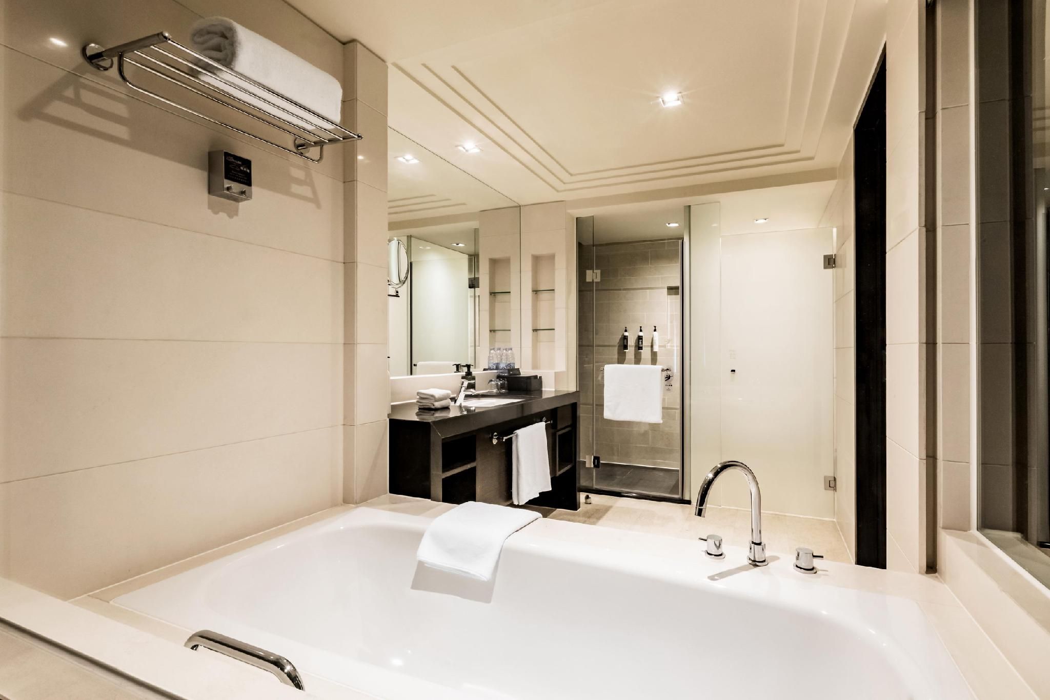 Deluxe Sea View Queen