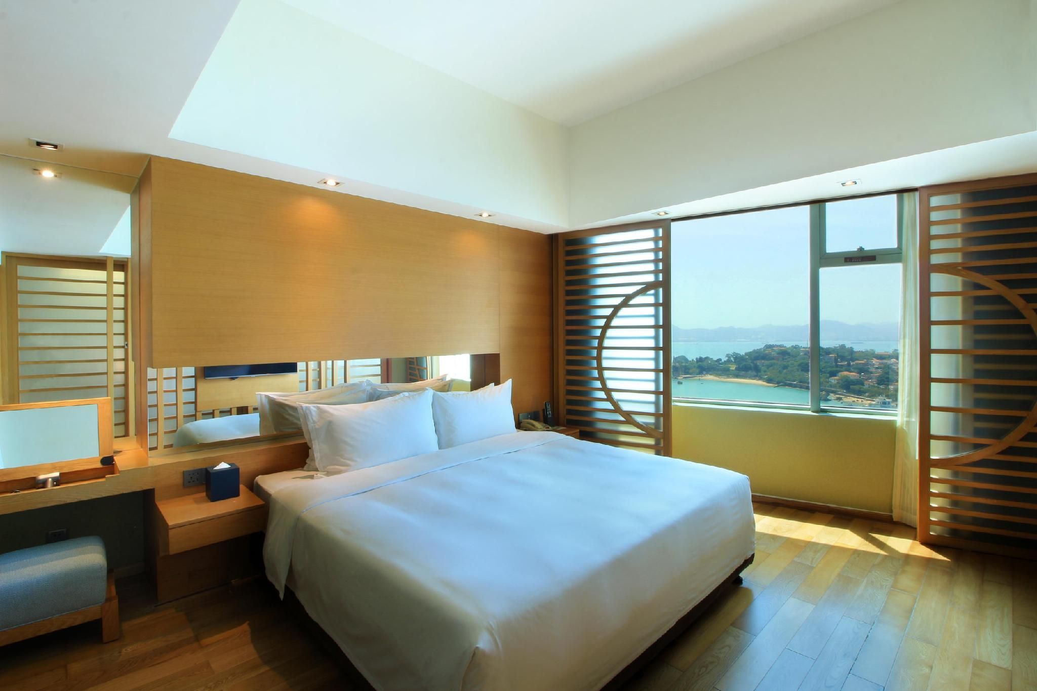 Shiraki Suite