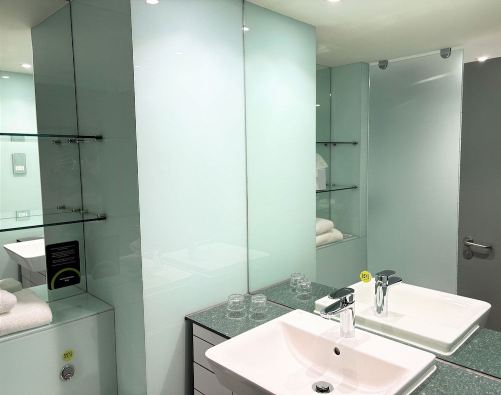 B&B HOTEL Ipswich Twin Room 6