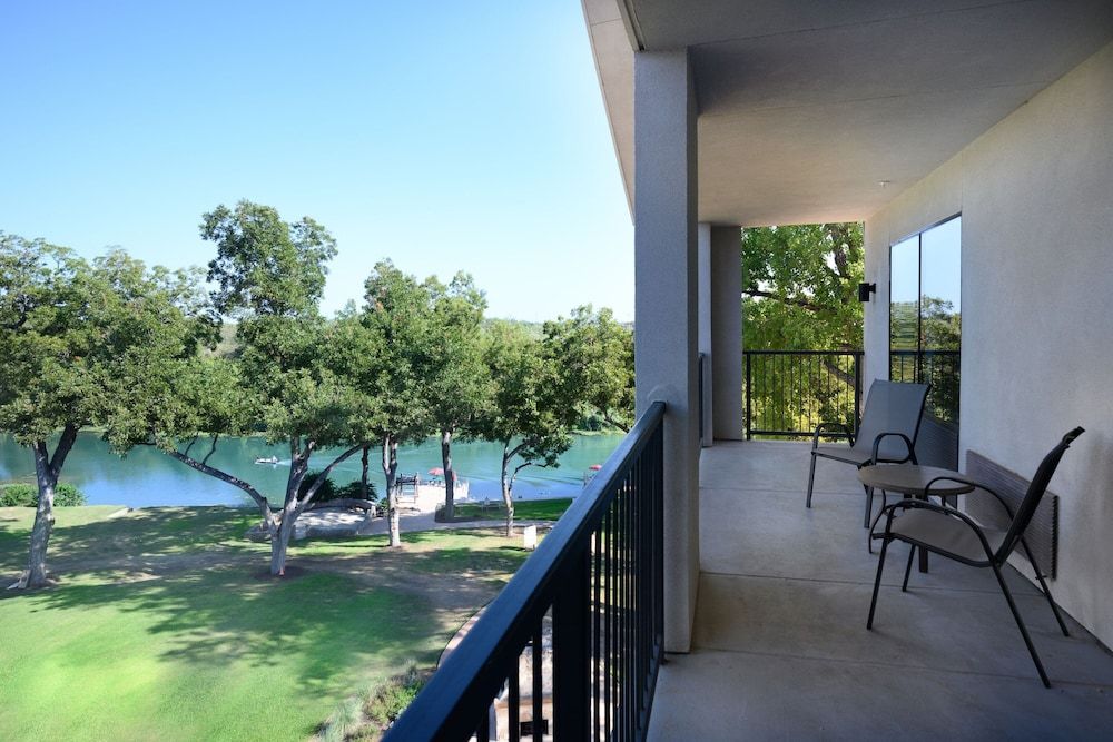 Suite, 1 Bedroom, River View (Mobility/Hearing Accessible, Tub)
