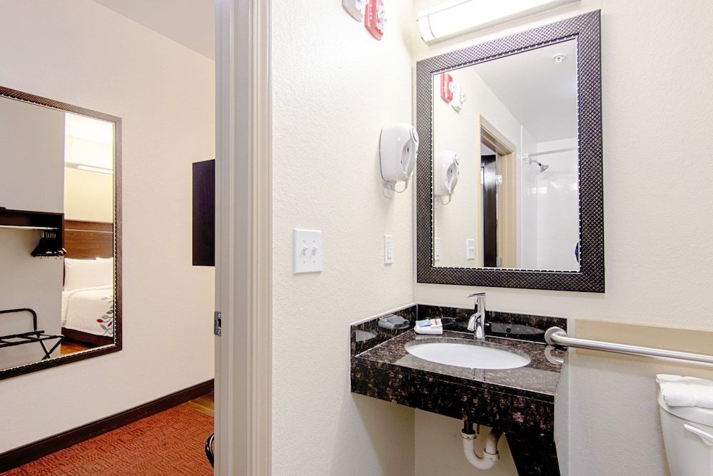 Red Roof Inn Locust Grove Deluxe Room, 2 Double Beds, Accessible (Smoke Free) 6