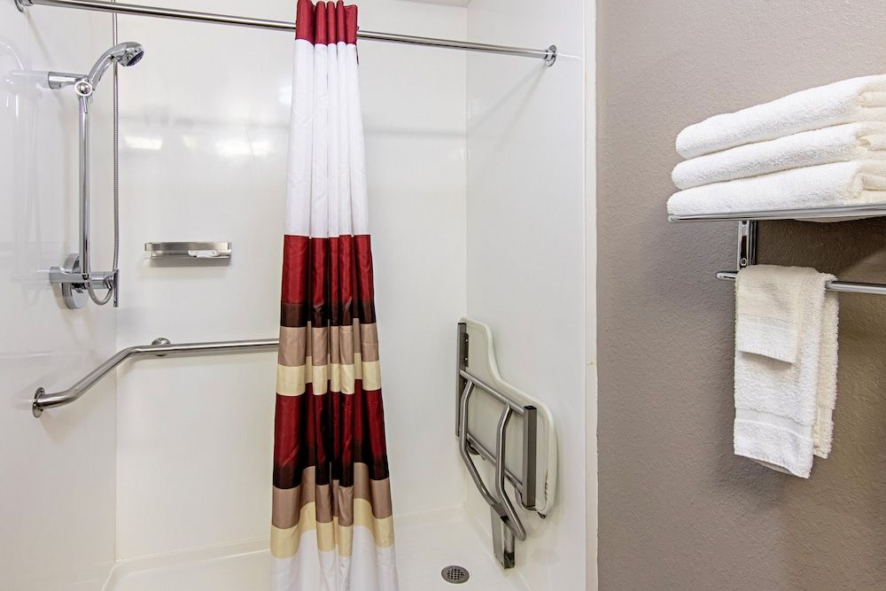 Red Roof Inn Locust Grove Superior Room, 1 King Bed, Accessible (Roll-In Shower, Smoke Free) 7