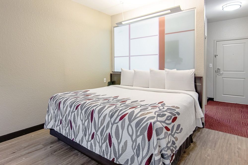 Red Roof Inn Locust Grove