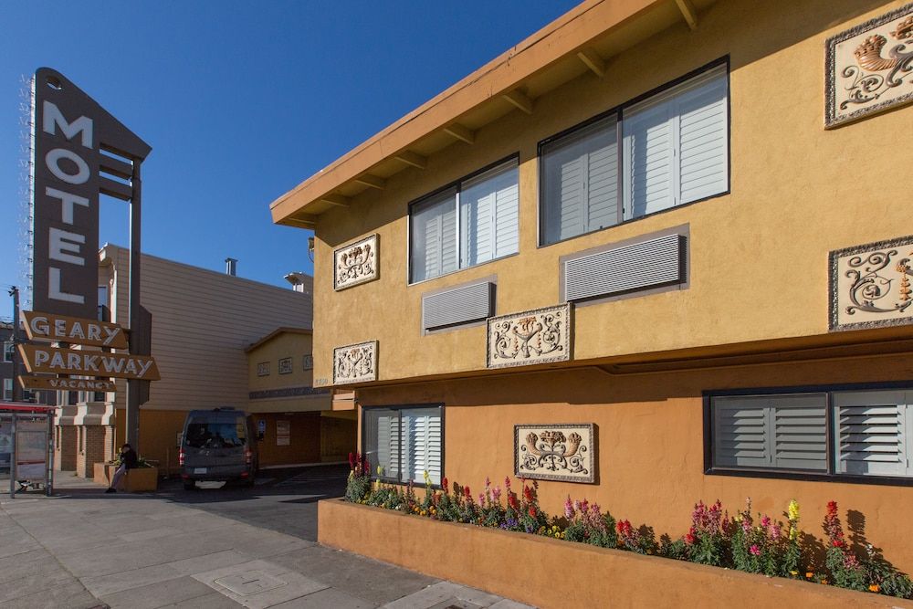 undefined Geary Parkway Motel 6