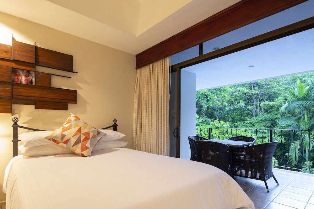 Pumilio Mountain & Ocean Hotel YAMIPA SUITE - Kitchen & 2 Queen Beds 16