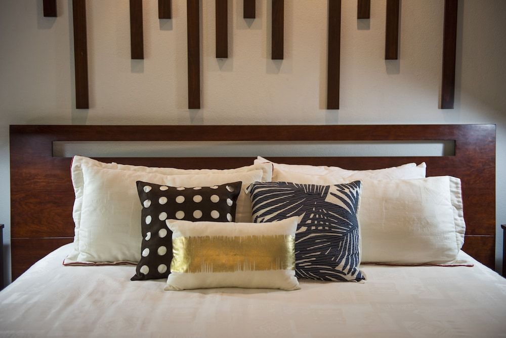 Pumilio Mountain & Ocean Hotel DI SUITE - Kitchen & 1 King Bed 4