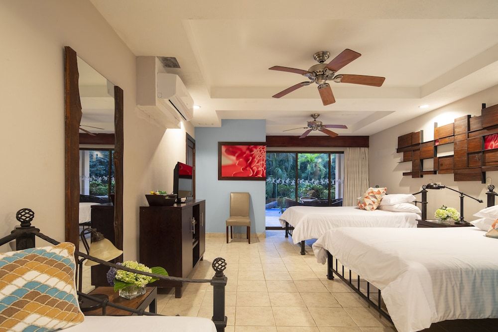 Pumilio Mountain & Ocean Hotel YAMIPA SUITE - Kitchen & 2 Queen Beds 4