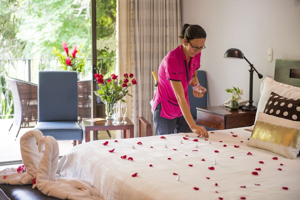 Pumilio Mountain & Ocean Hotel DI SUITE - Kitchen & 1 King Bed 12