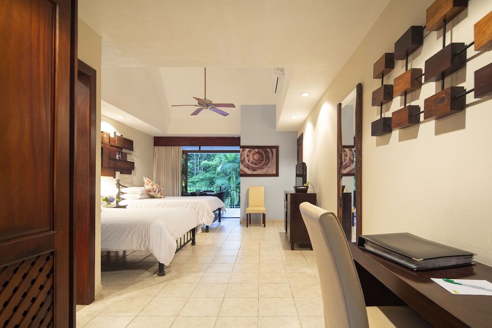 Pumilio Mountain & Ocean Hotel YAMIPA SUITE - Kitchen & 2 Queen Beds 3
