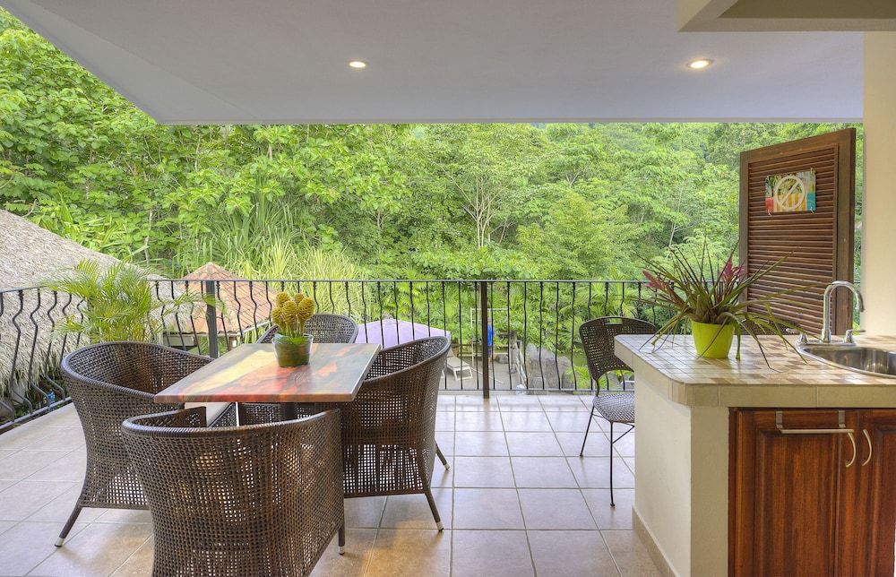 Pumilio Mountain & Ocean Hotel YAMIPA SUITE - Kitchen & 2 Queen Beds 17