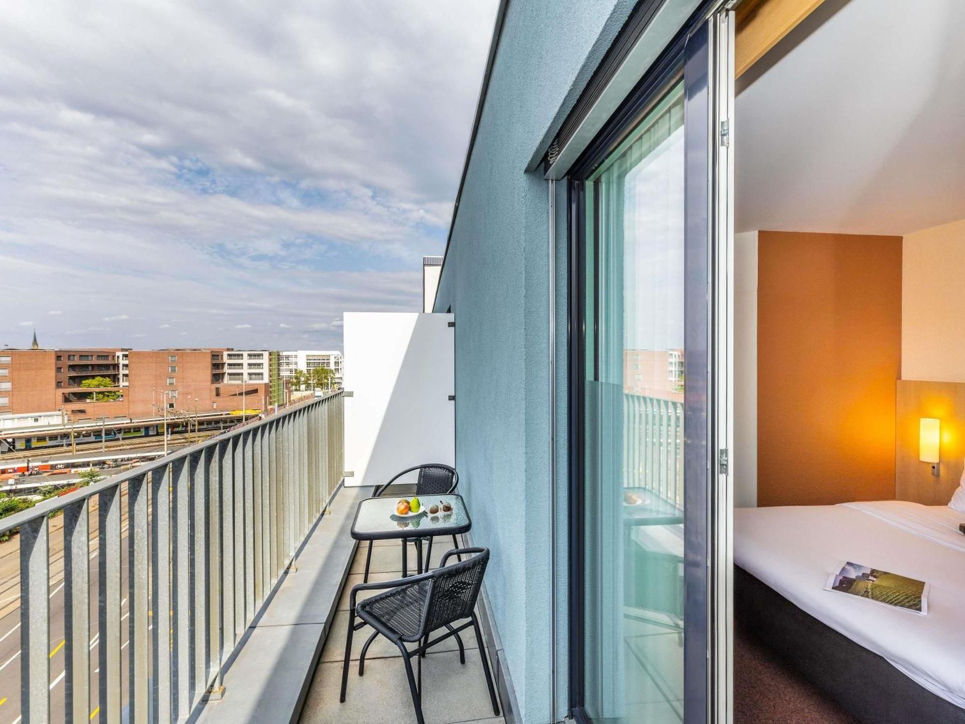 Panorama room with double bed and balcony, new sleeping comfort concept