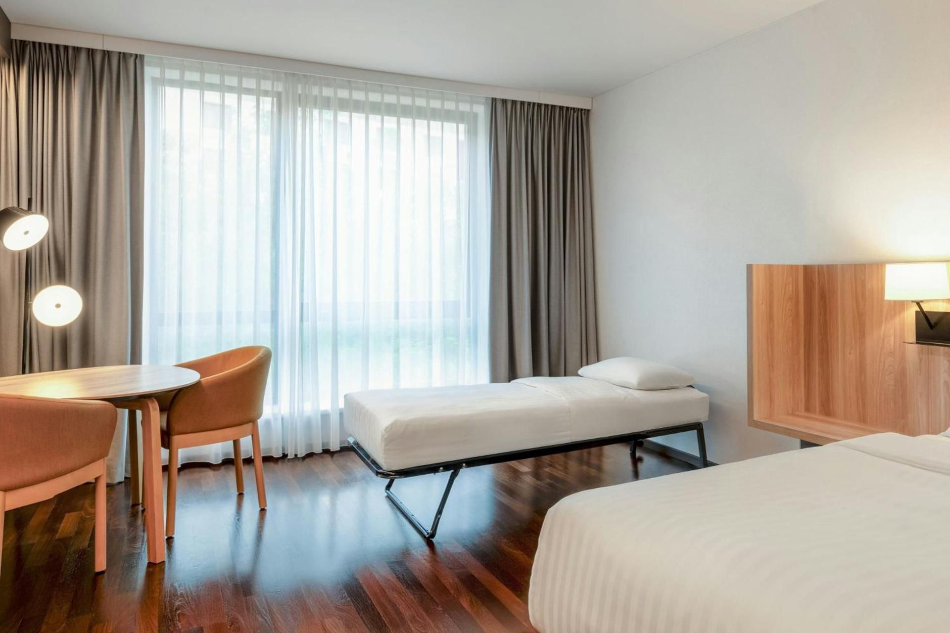Superior King Room with City View