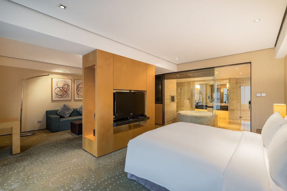 Junior Suite, 1 King Bed, Club Lounge Access