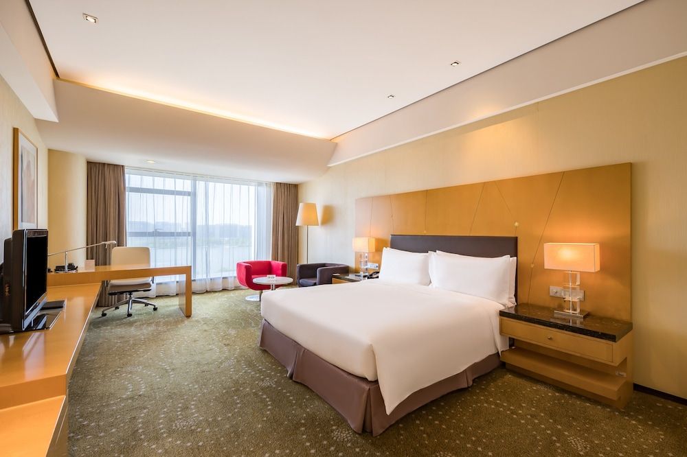 Standard Room, 1 King Bed, Club Lounge Access