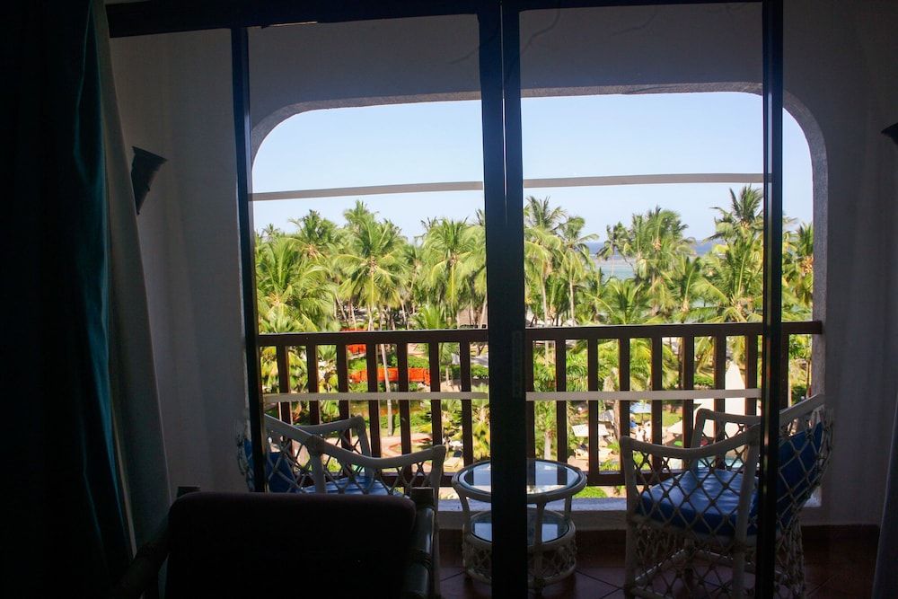 Diani Reef Beach Resort & Spa - Your Beachfront Bliss Awaits Standard Double Room, Sea Facing 3