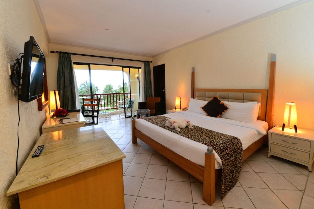 Diani Reef Beach Resort & Spa - Your Beachfront Bliss Awaits Deluxe Double Room, 1 King Bed 2