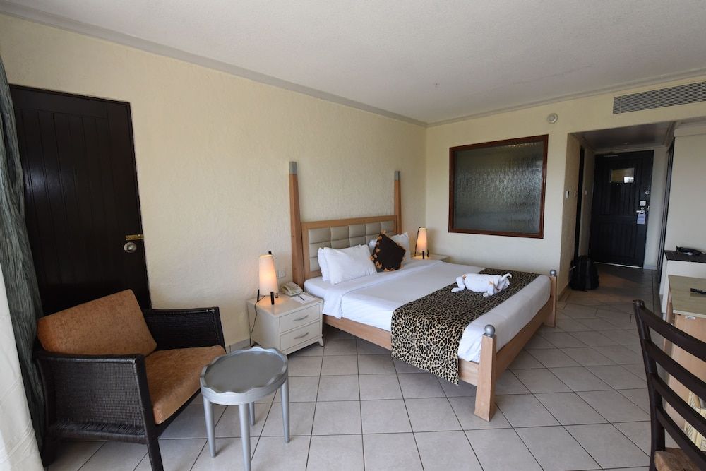 Diani Reef Beach Resort & Spa - Your Beachfront Bliss Awaits Deluxe Double Room, 1 King Bed 4