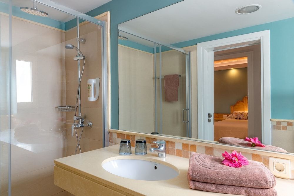 Bungalows Cordial Biarritz Superior Bungalow, 2 Bedrooms (2 adults and 2 children) 3