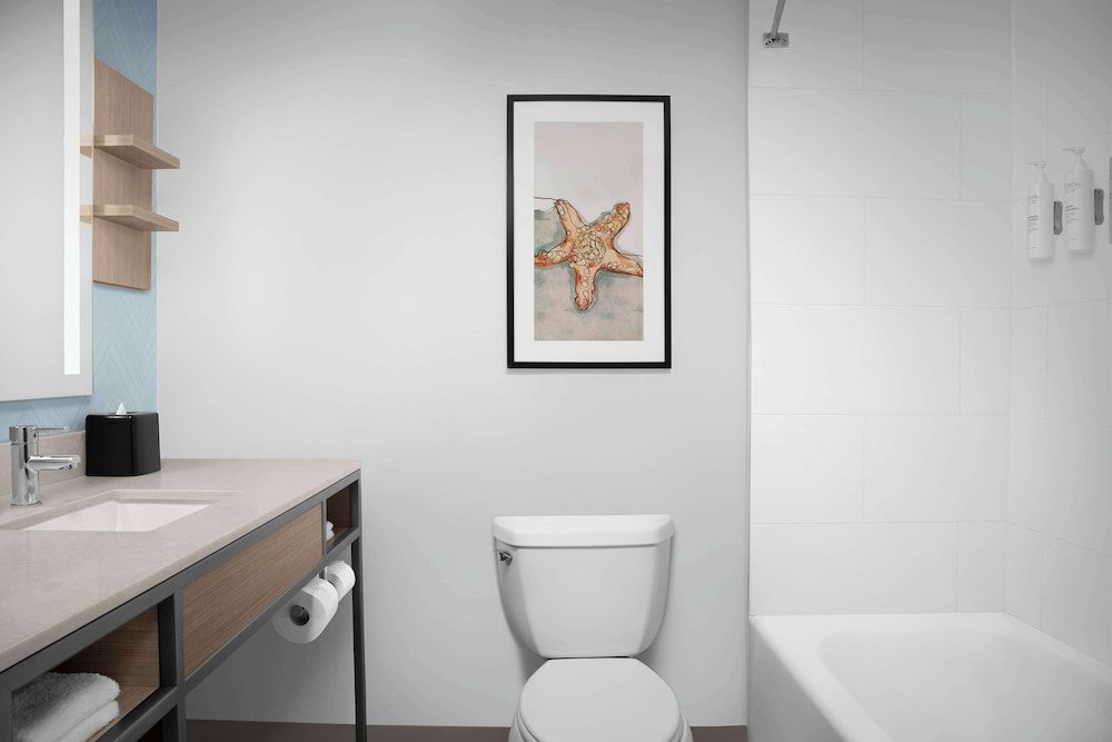 Room, 1 King, Hearing Accessible