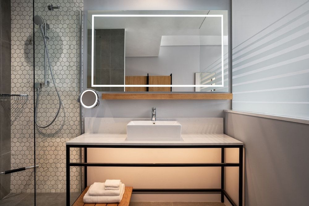 Cape Town Marriott Hotel Crystal Towers Room, 1 King Bed, Non Smoking 10