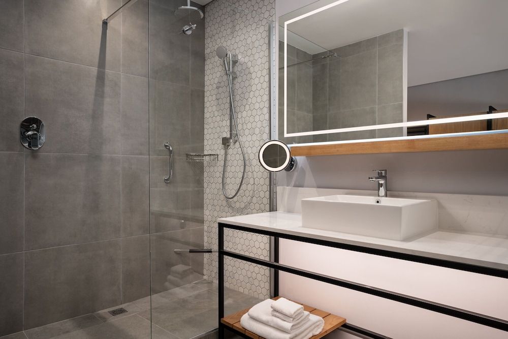 Cape Town Marriott Hotel Crystal Towers Room, 1 King Bed, Non Smoking 9