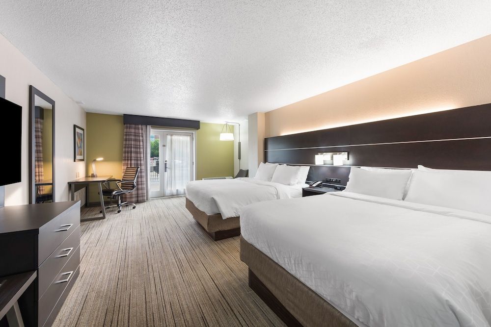 Standard Room, 1 King Bed, Pool View