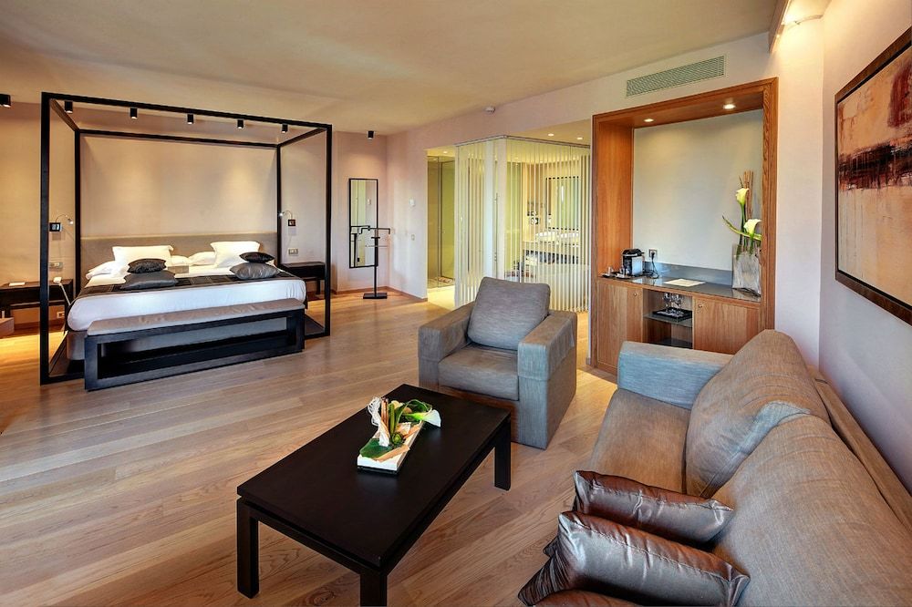 Junior Suite with Sea View & Spa Access - 1 adult - 2 children