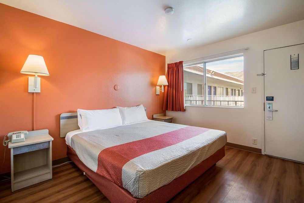 Motel 6 Wendover, UT Standard Room, 1 King Bed, Smoking