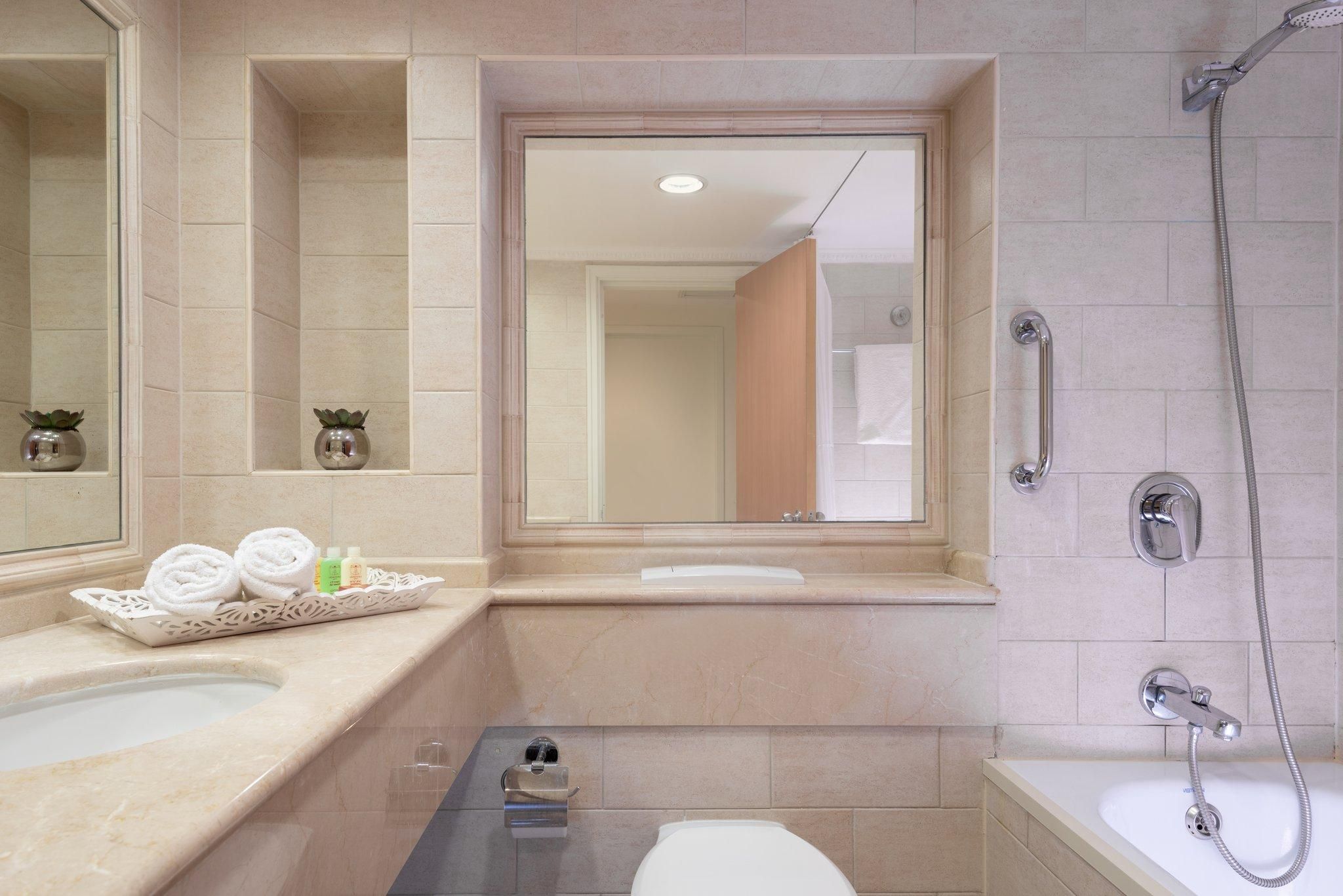 Honeymoon Suite