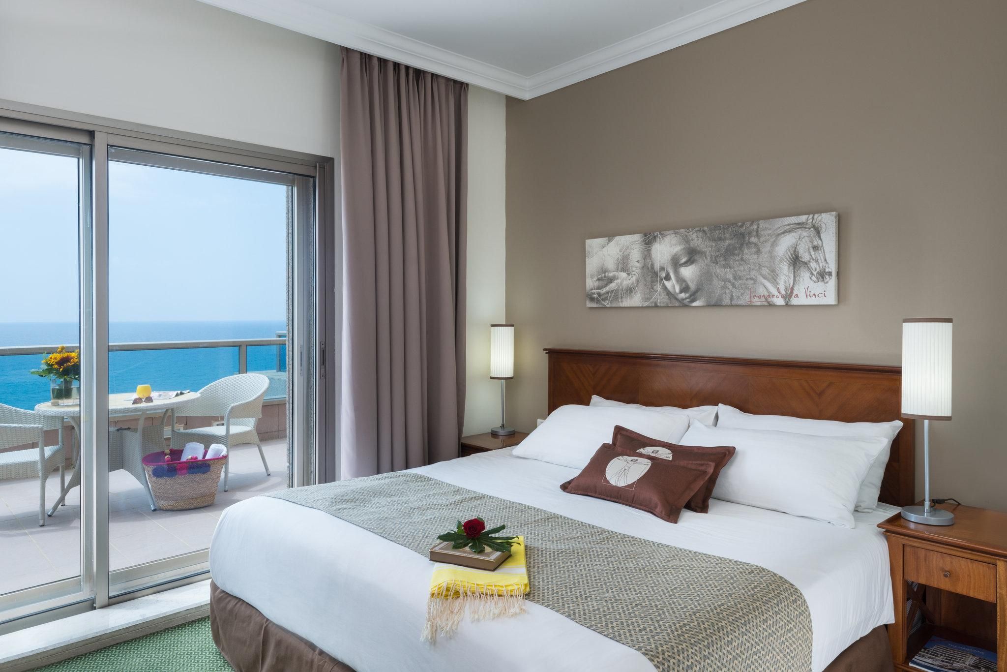Honeymoon Suite