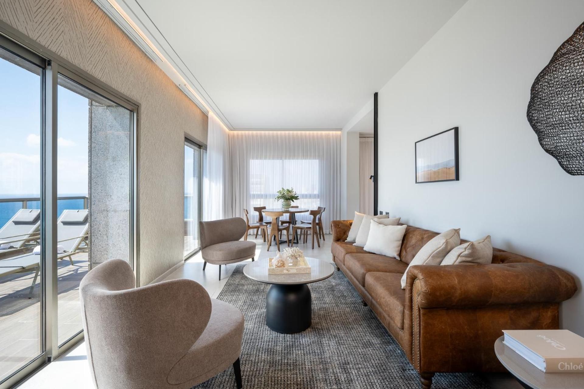 PRESIDENTIAL SUITE