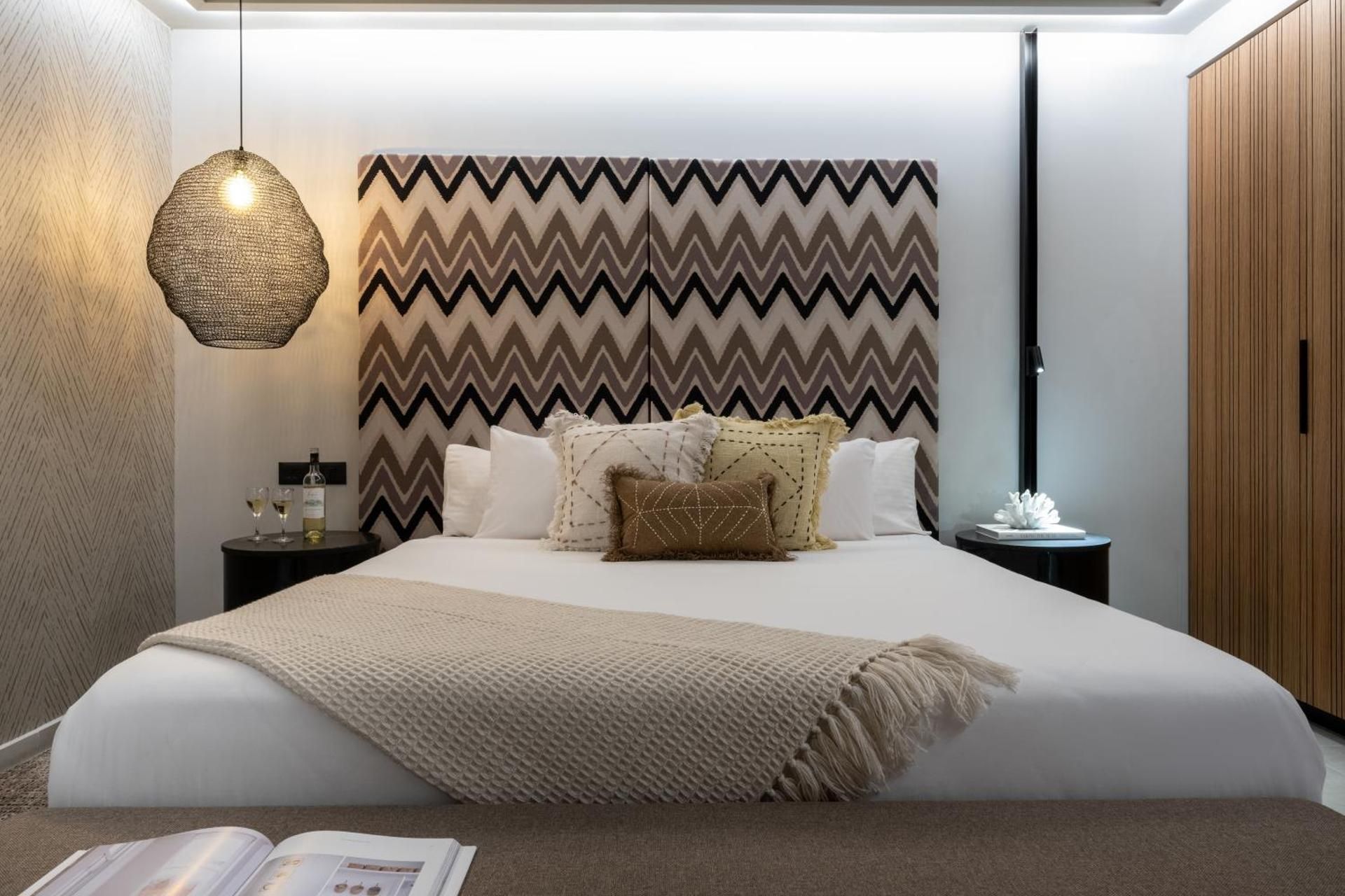 Deluxe Suite Stand Balcony