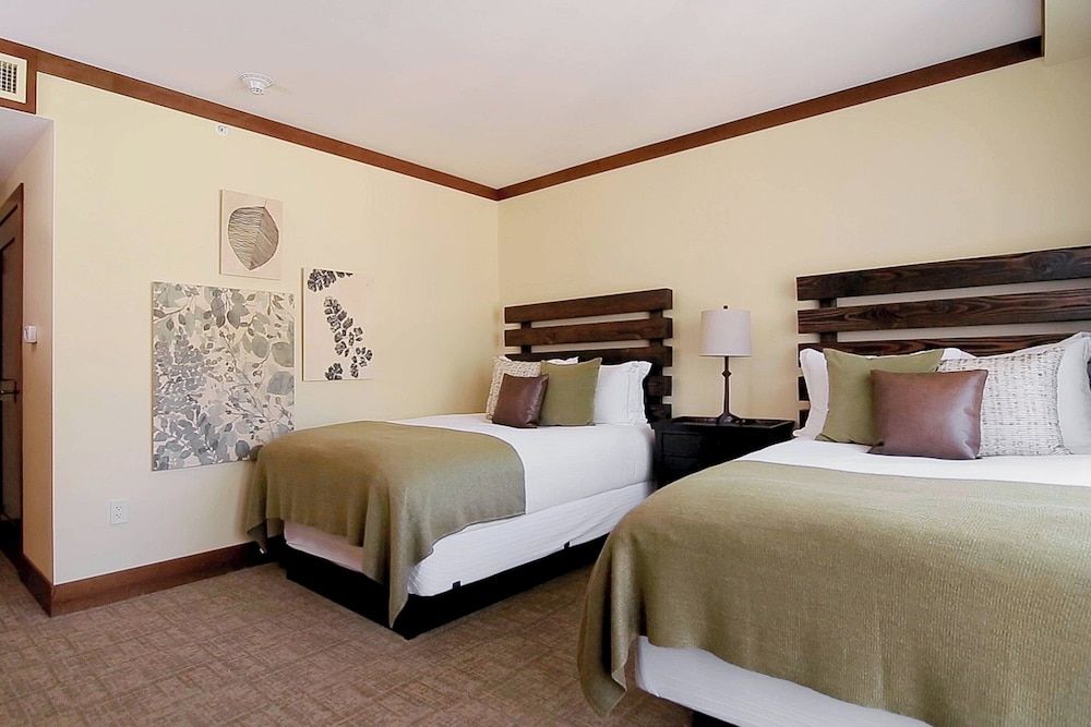Room, 2 Bedrooms, Balcony, Mountain View