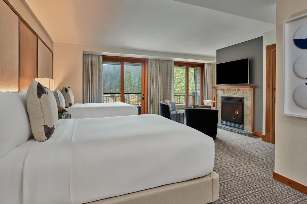 Room, 2 Queen Beds, Fireplace, Mountain View