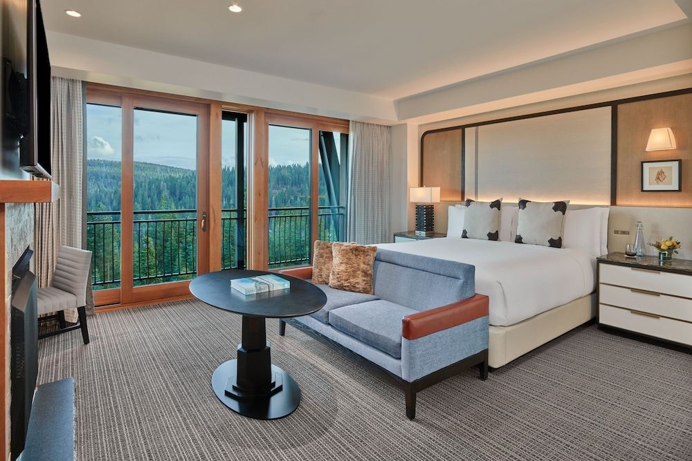 Room, 1 King Bed, Fireplace, Mountain View (Hearing Accessible)