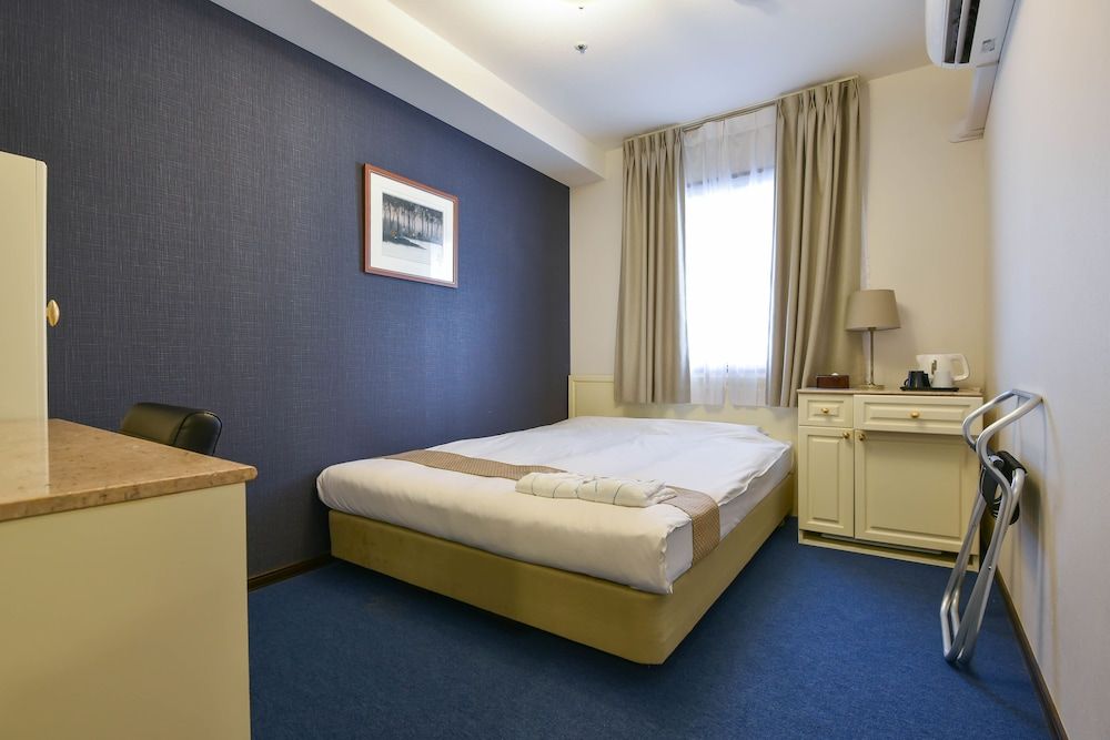 Double Room, Smoking