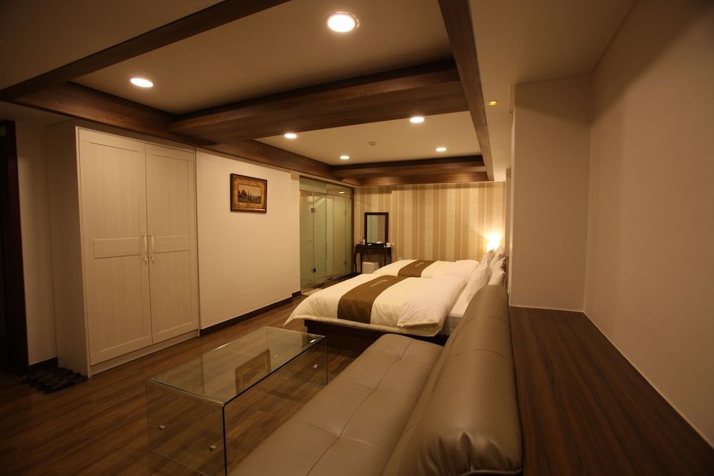 undefined Hill house Hotel 10