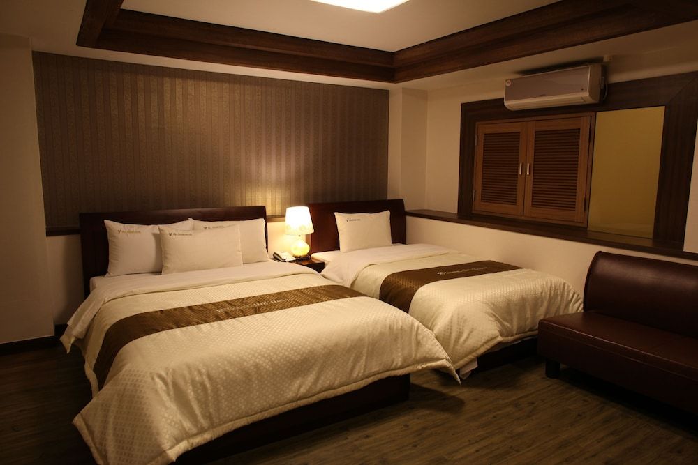 undefined Hill house Hotel 3