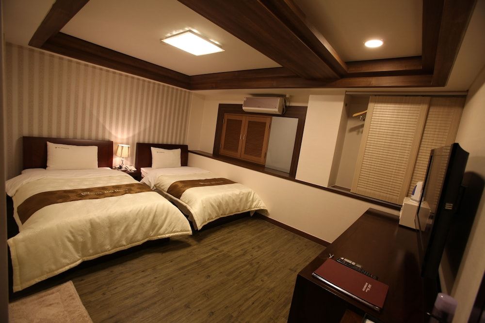 undefined Hill house Hotel 4