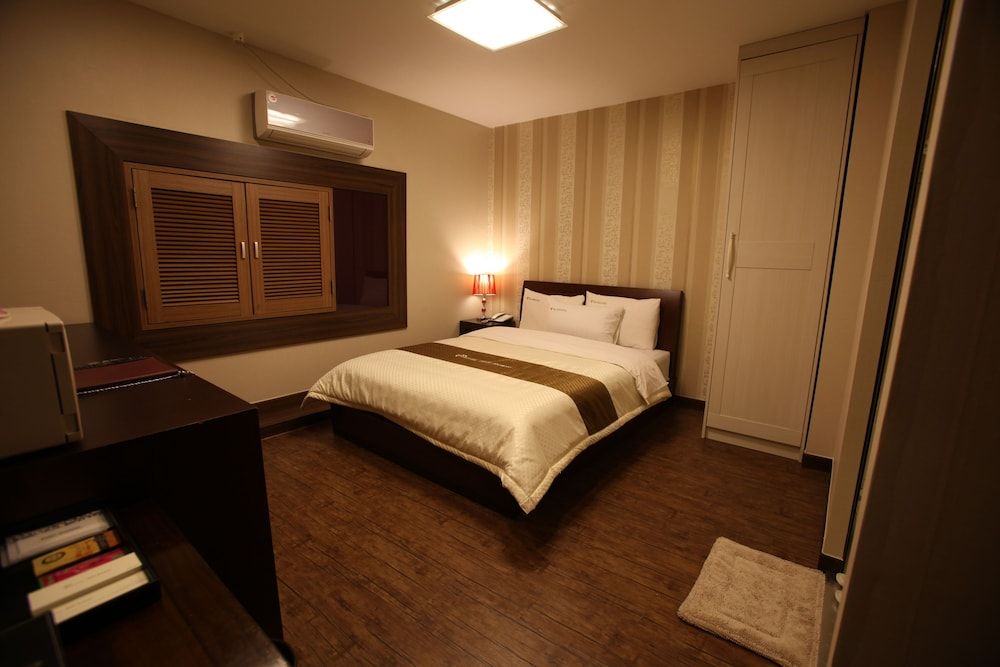 undefined Hill house Hotel 2