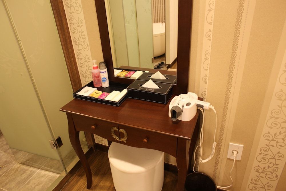 Hill house Hotel Economy Room, 1 Double Bed, No Windows (Basement) 3