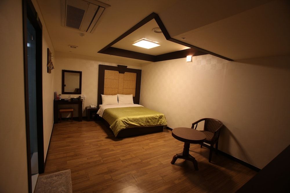 Hill house Hotel Economy Room, 1 Double Bed, No Windows (Basement) 2