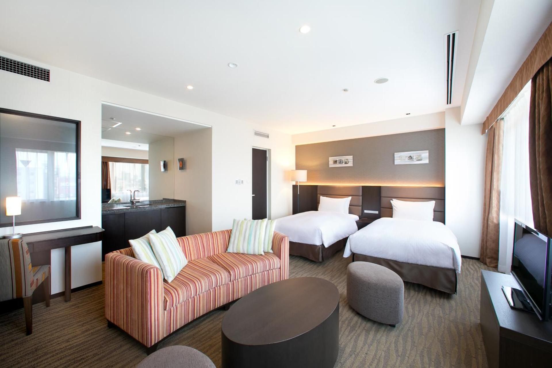 Large Twin Room - Non-Smoking