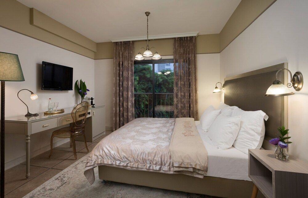 Executive Room (2 Adults, 2 Children)